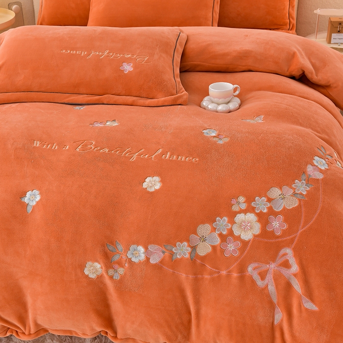 91家纺网 家纺一手货源 找家纺 畅畅家纺 2025新款A类亲肤舒适高克重牛奶绒绣花刺绣系列冬季四件套-花海 花海-桔色