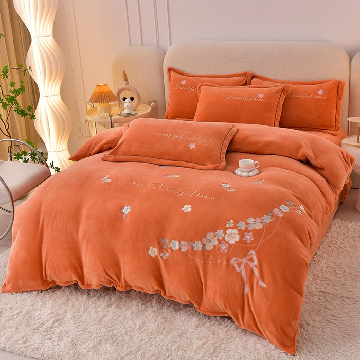 91家纺网 家纺一手货源 找家纺 畅畅家纺 2025新款A类亲肤舒适高克重牛奶绒绣花刺绣系列冬季四件套-花海 花海-桔色
