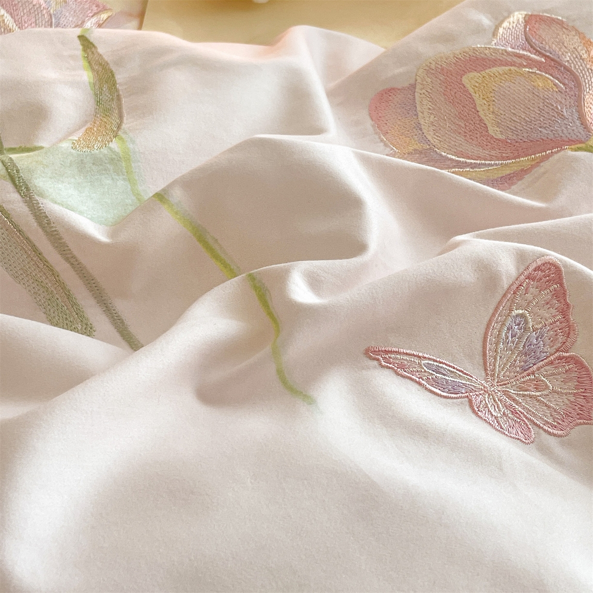 91家纺网 家纺一手货源 找家纺 蓝米卡夫 2025秋冬-全棉60支磨毛印+绣-郁金香系列（礼盒包装）提供买家秀 郁金香-粉玉