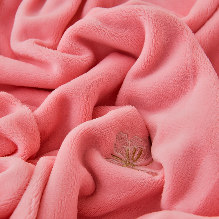 91家纺网 家纺一手货源 找家纺 畅畅家纺 2025新款A类亲肤舒适高克重牛奶绒绣花刺绣系列冬季四件套-花海 花海-樱花粉