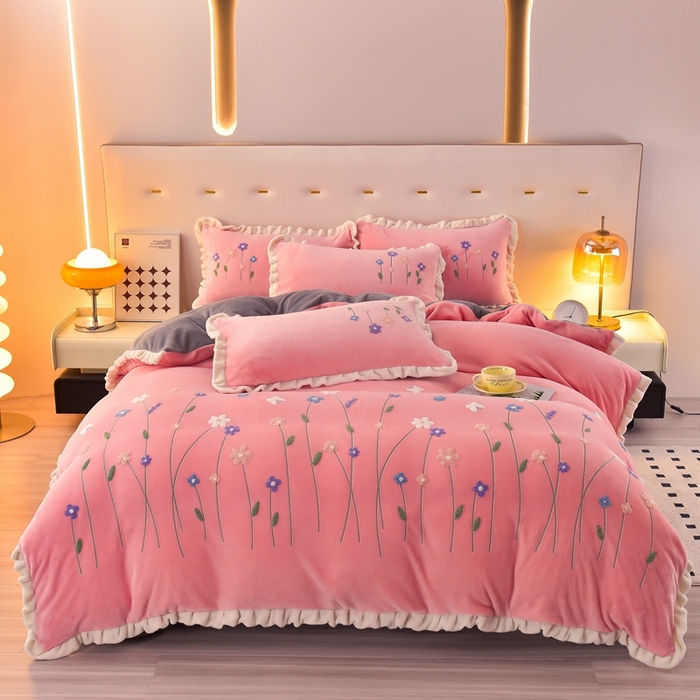 91家纺网 家纺一手货源 找家纺 （总）畅畅家纺 2025新款A类亲肤舒适高克重牛奶绒绣花系列冬季四件套-繁花似锦