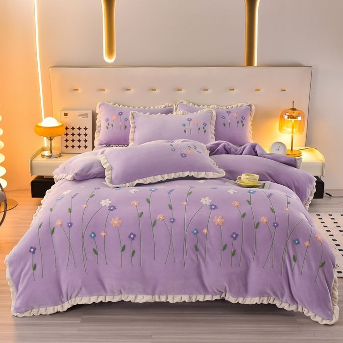 91家纺网 家纺一手货源 找家纺 畅畅家纺 2025新款A类亲肤舒适高克重牛奶绒绣花系列冬季四件套-繁花似锦 繁花似锦-紫
