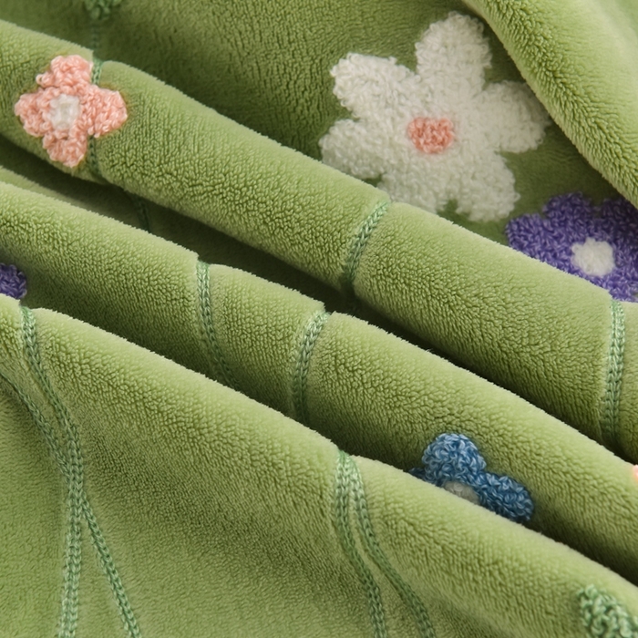 91家纺网 家纺一手货源 找家纺 畅畅家纺 2025新款A类亲肤舒适高克重牛奶绒绣花系列冬季四件套-繁花似锦 繁花似锦-草绿+灰
