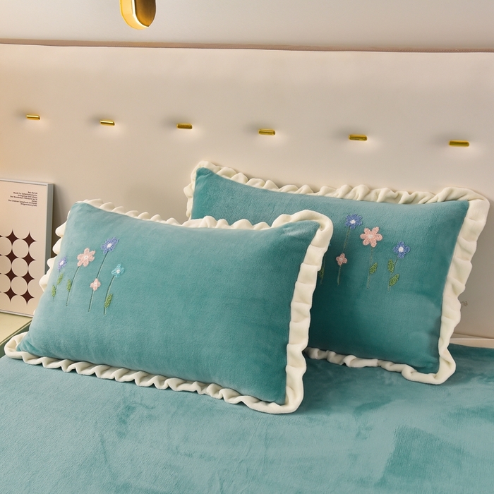 91家纺网 家纺一手货源 找家纺 畅畅家纺 2025新款A类亲肤舒适高克重牛奶绒绣花系列冬季四件套-繁花似锦 繁花似锦-湖蓝