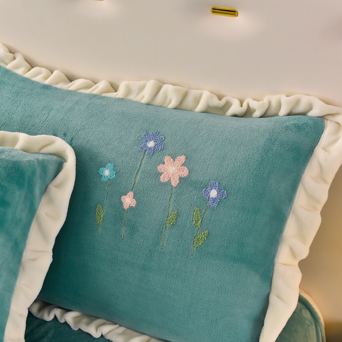 91家纺网 家纺一手货源 找家纺 畅畅家纺 2025新款A类亲肤舒适高克重牛奶绒绣花系列冬季四件套-繁花似锦 繁花似锦-湖蓝