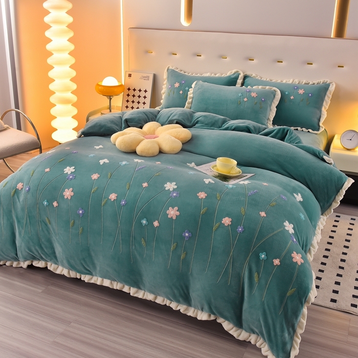 91家纺网 家纺一手货源 找家纺 畅畅家纺 2025新款A类亲肤舒适高克重牛奶绒绣花系列冬季四件套-繁花似锦 繁花似锦-湖蓝