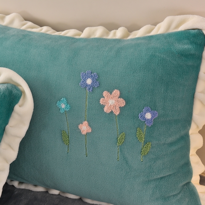 91家纺网 家纺一手货源 找家纺 畅畅家纺 2025新款A类亲肤舒适高克重牛奶绒绣花系列冬季四件套-繁花似锦 繁花似锦-湖蓝+灰