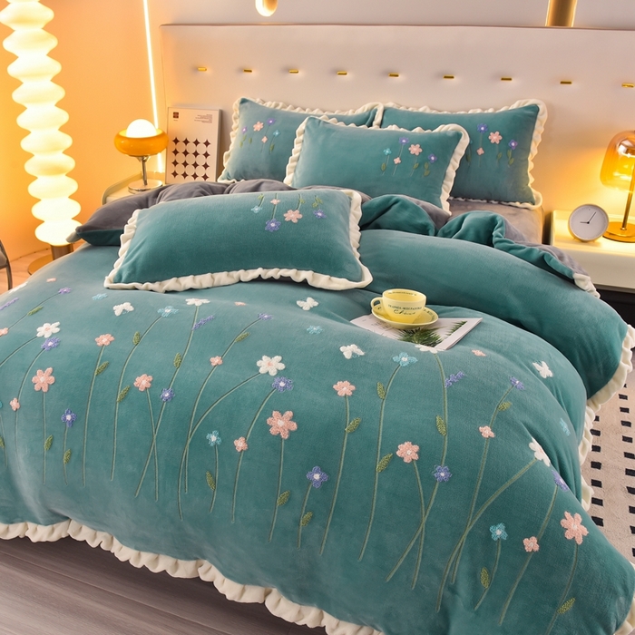 91家纺网 家纺一手货源 找家纺 畅畅家纺 2025新款A类亲肤舒适高克重牛奶绒绣花系列冬季四件套-繁花似锦 繁花似锦-湖蓝+灰