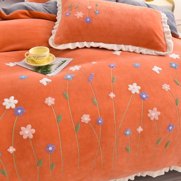 91家纺网 家纺一手货源 找家纺 畅畅家纺 2025新款A类亲肤舒适高克重牛奶绒绣花系列冬季四件套-繁花似锦 繁花似锦-桔+灰