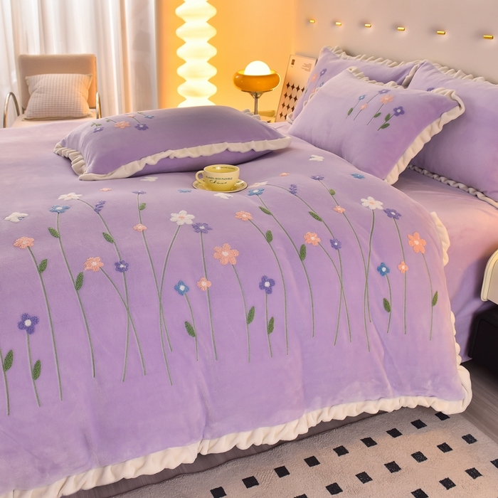 91家纺网 家纺一手货源 找家纺 畅畅家纺 2025新款A类亲肤舒适高克重牛奶绒绣花系列冬季四件套-繁花似锦 繁花似锦-紫