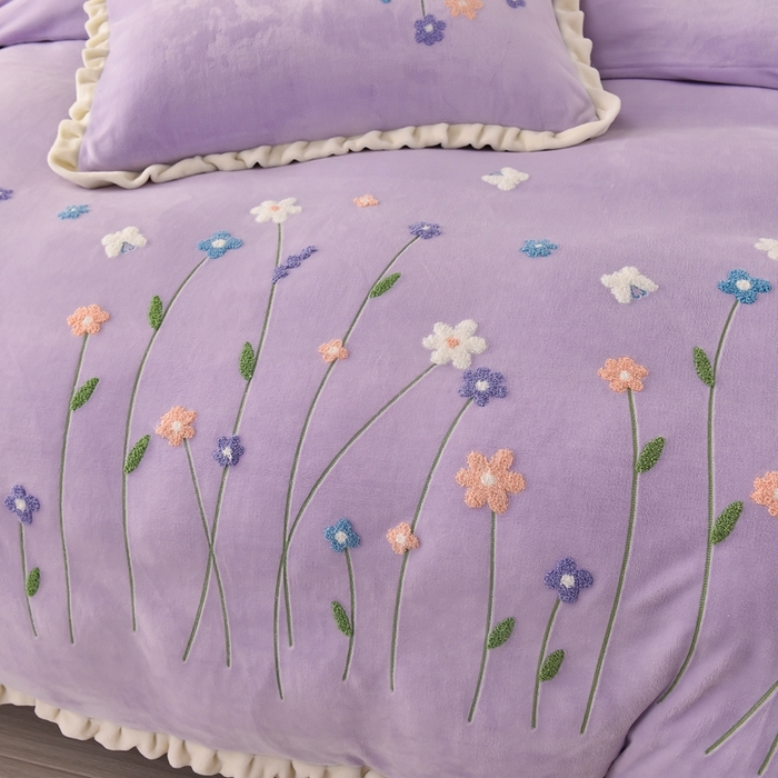 91家纺网 家纺一手货源 找家纺 畅畅家纺 2025新款A类亲肤舒适高克重牛奶绒绣花系列冬季四件套-繁花似锦 繁花似锦-紫