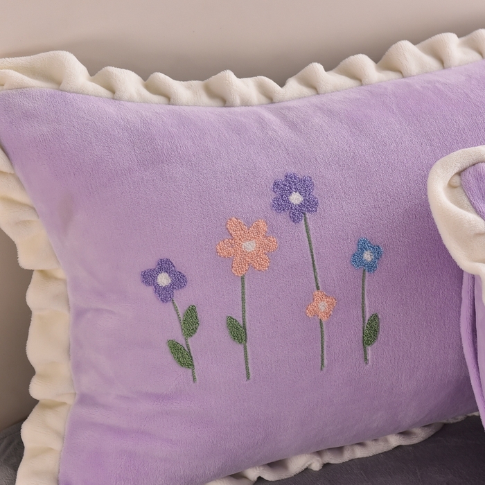 91家纺网 家纺一手货源 找家纺 畅畅家纺 2025新款A类亲肤舒适高克重牛奶绒绣花系列冬季四件套-繁花似锦 繁花似锦-紫+灰