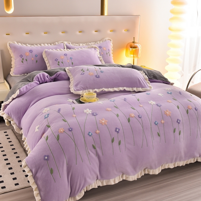 91家纺网 家纺一手货源 找家纺 畅畅家纺 2025新款A类亲肤舒适高克重牛奶绒绣花系列冬季四件套-繁花似锦 繁花似锦-紫+灰