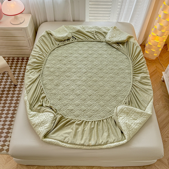 91家纺网 家纺一手货源 找家纺 （总）布柔 2025新款加厚刺绣花边夹棉牛奶绒床裙款床笠