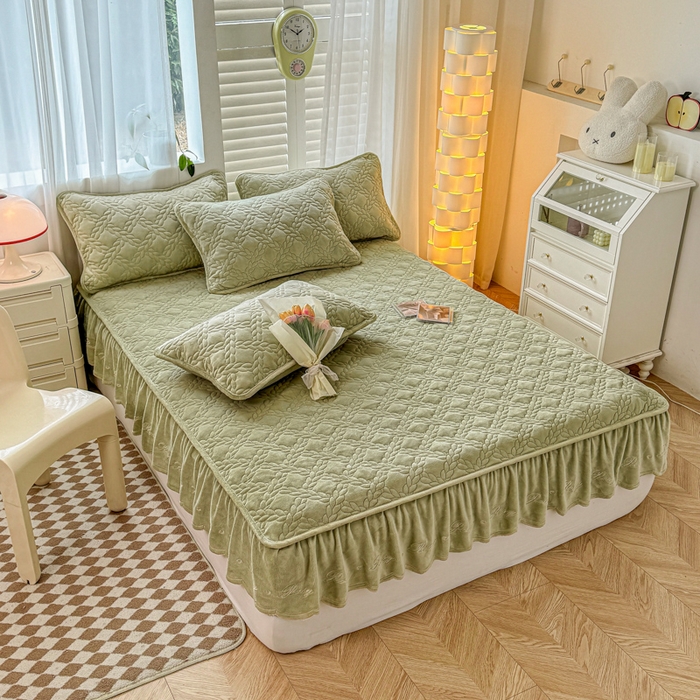 91家纺网 家纺一手货源 找家纺 （总）布柔 2025新款加厚刺绣花边夹棉牛奶绒床裙款床笠