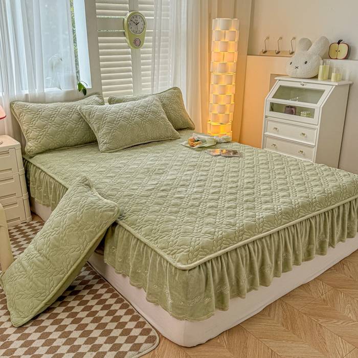 91家纺网 家纺一手货源 找家纺 （总）布柔 2025新款加厚刺绣花边夹棉牛奶绒床裙款床笠