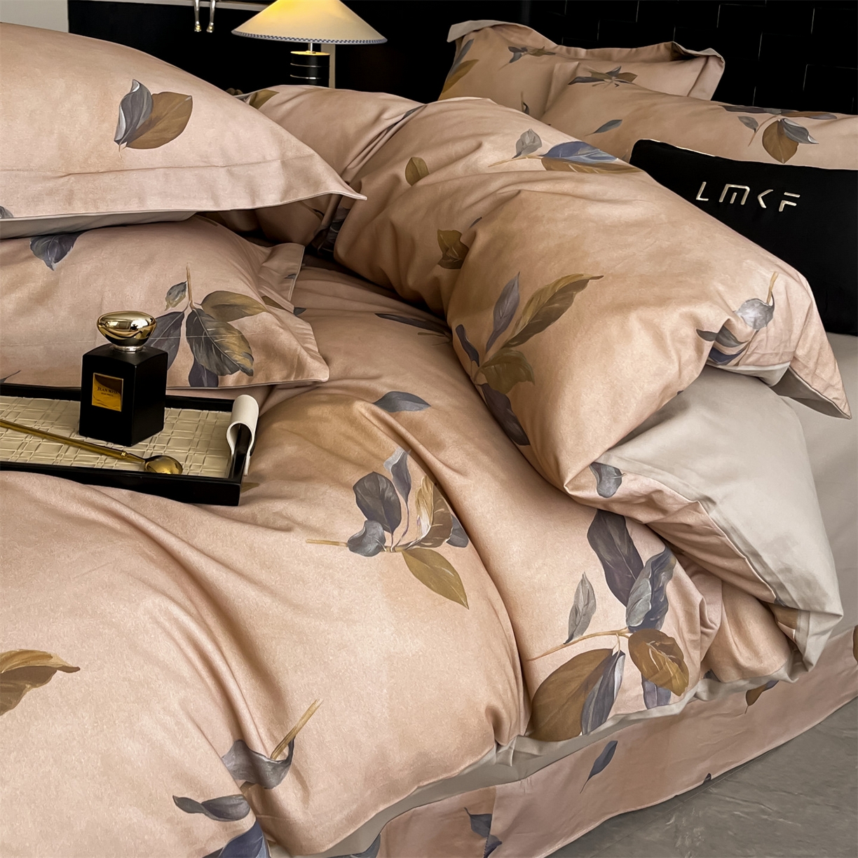 91家纺网 家纺一手货源 找家纺 蓝米卡夫 2025秋冬-全棉生态磨毛数码印花（礼盒包装）提供买家秀 枫晚