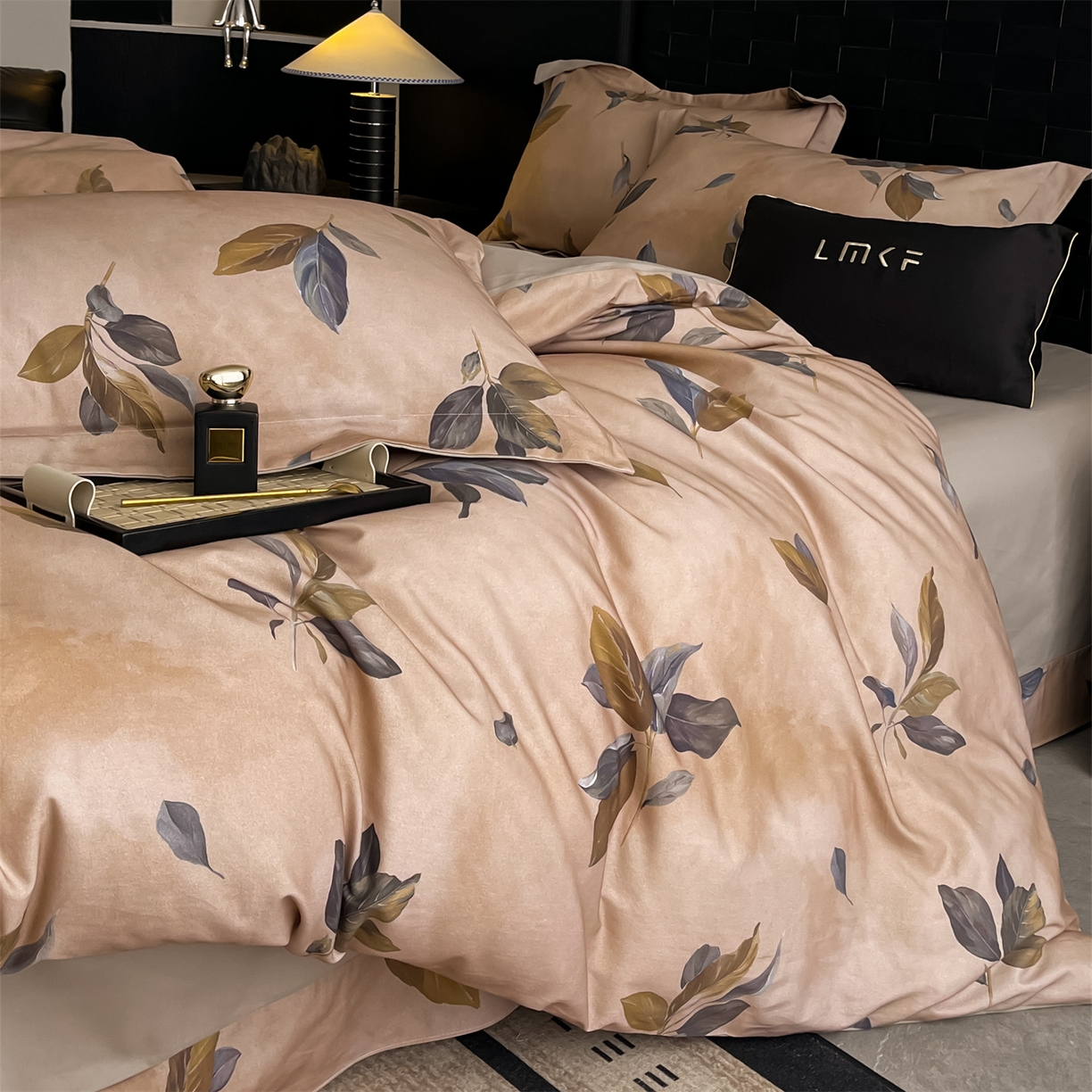 91家纺网 家纺一手货源 找家纺 蓝米卡夫 2025秋冬-全棉生态磨毛数码印花（礼盒包装）提供买家秀 枫晚