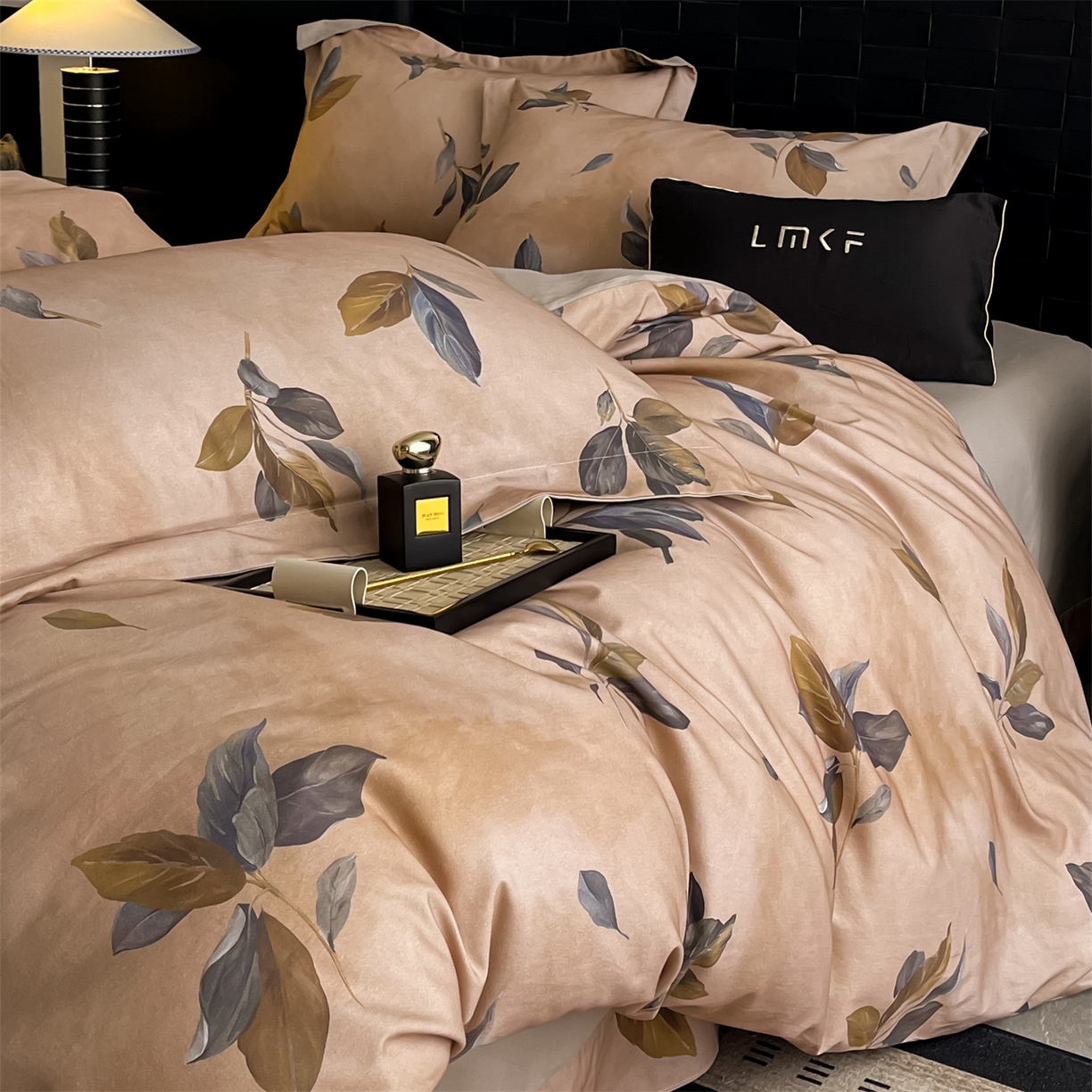 91家纺网 家纺一手货源 找家纺 蓝米卡夫 2025秋冬-全棉生态磨毛数码印花（礼盒包装）提供买家秀 枫晚