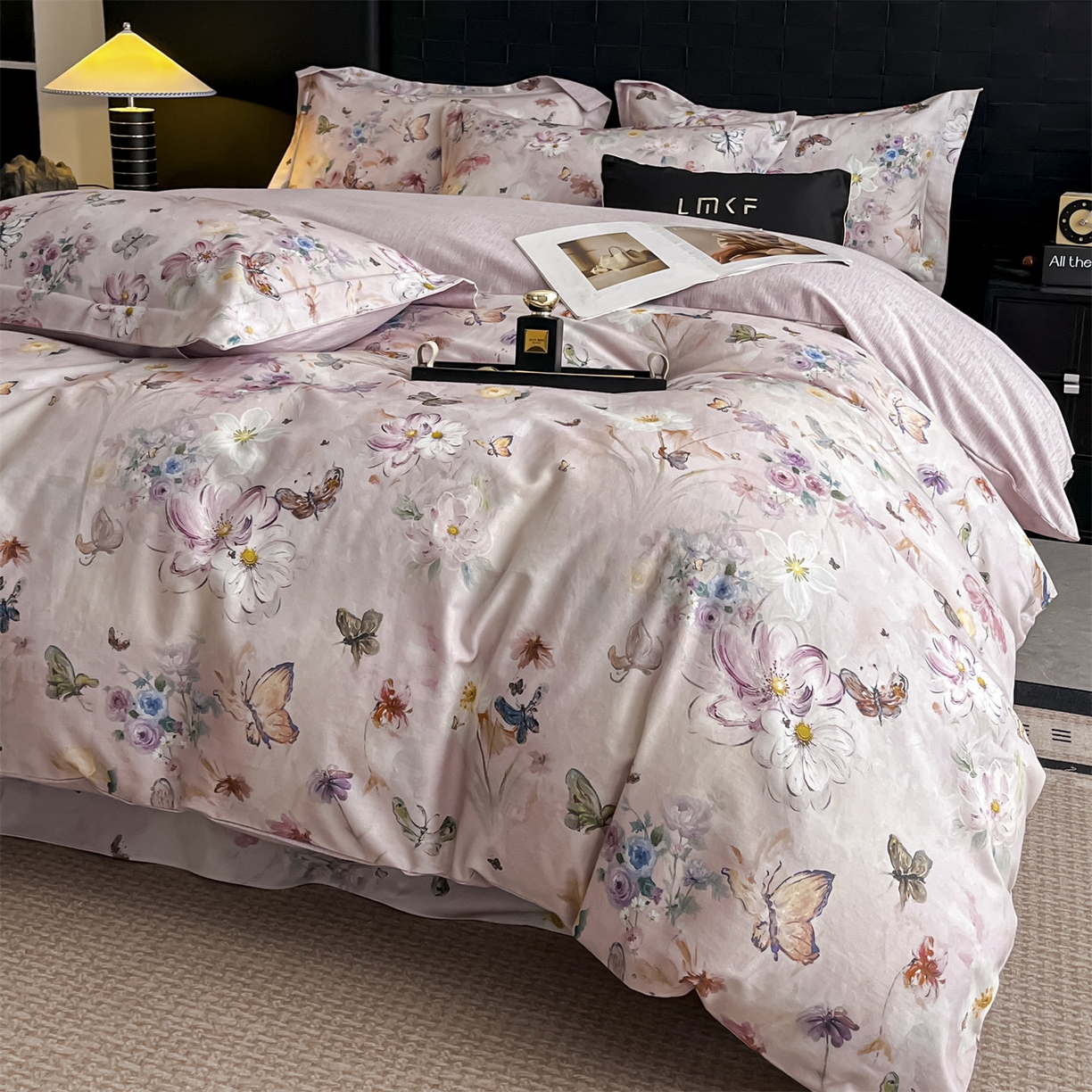 91家纺网 家纺一手货源 找家纺 蓝米卡夫 2025秋冬-全棉生态磨毛数码印花（礼盒包装）提供买家秀 花间蝶漫