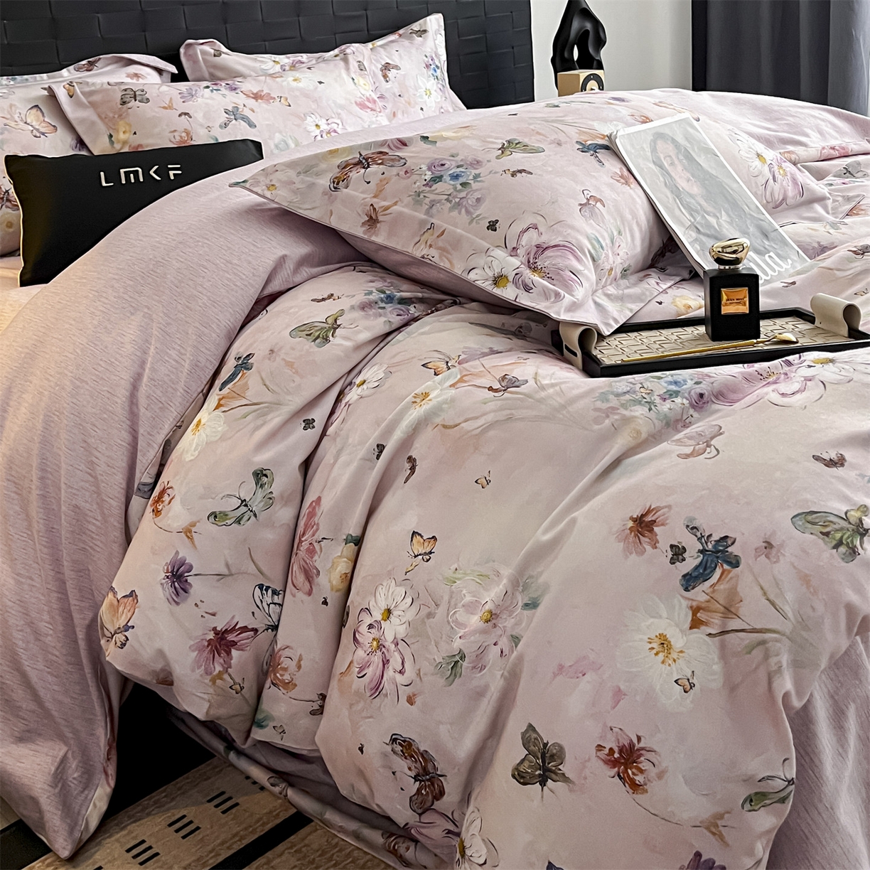 91家纺网 家纺一手货源 找家纺 蓝米卡夫 2025秋冬-全棉生态磨毛数码印花（礼盒包装）提供买家秀 花间蝶漫