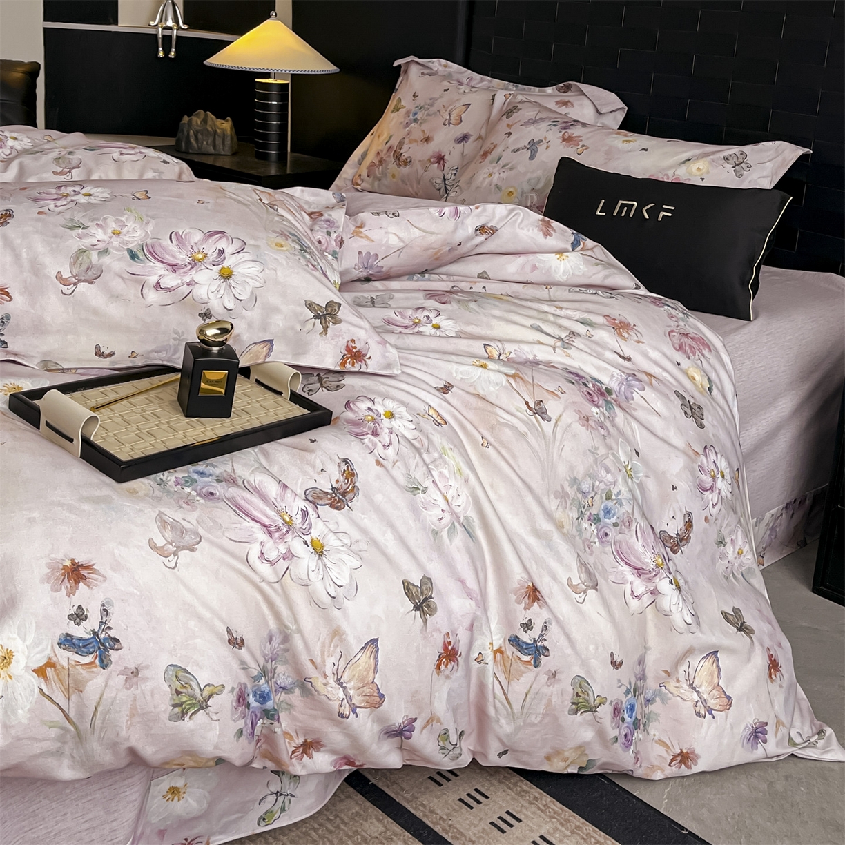 91家纺网 家纺一手货源 找家纺 蓝米卡夫 2025秋冬-全棉生态磨毛数码印花（礼盒包装）提供买家秀 花间蝶漫