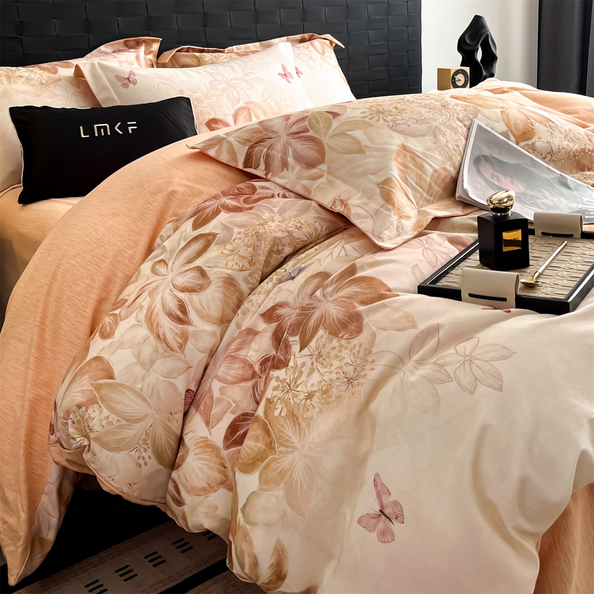 91家纺网 家纺一手货源 找家纺 蓝米卡夫 2025秋冬-全棉生态磨毛数码印花（礼盒包装）提供买家秀 炫彩蝶舞