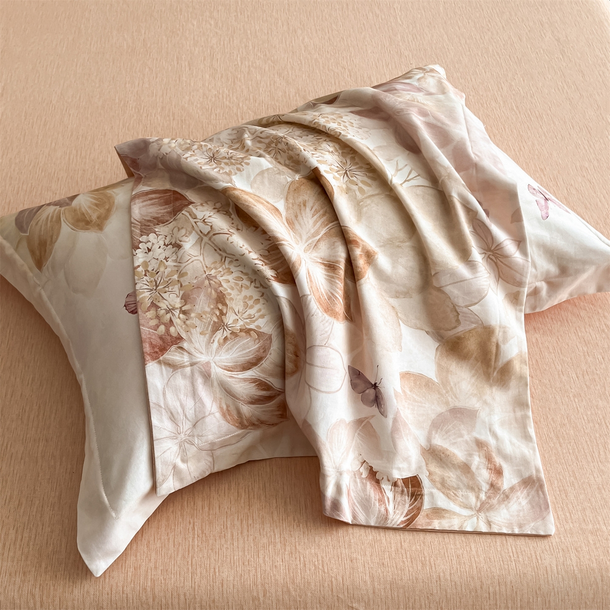 91家纺网 家纺一手货源 找家纺 蓝米卡夫 2025秋冬-全棉生态磨毛数码印花（礼盒包装）提供买家秀 炫彩蝶舞