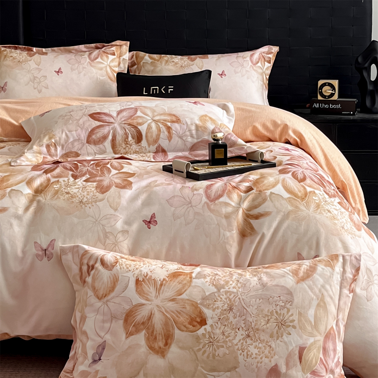 91家纺网 家纺一手货源 找家纺 蓝米卡夫 2025秋冬-全棉生态磨毛数码印花（礼盒包装）提供买家秀 炫彩蝶舞