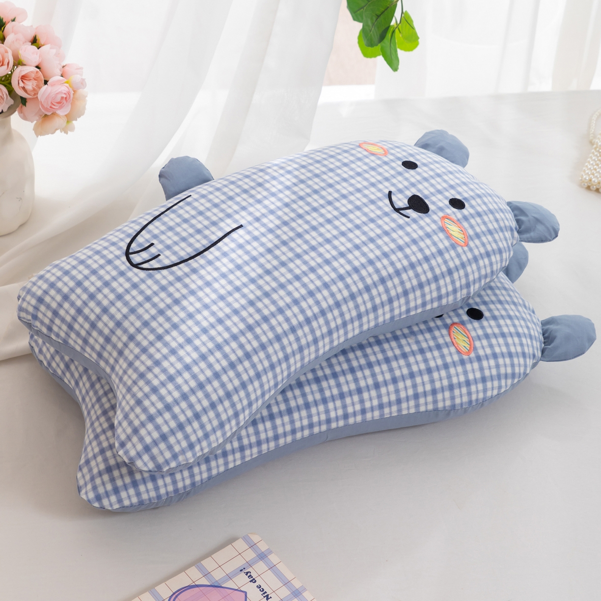 91家纺网 家纺一手货源 找家纺 大熊枕芯 2025新款全棉小熊荞麦枕头枕芯 慵懒熊荞麦枕-蓝