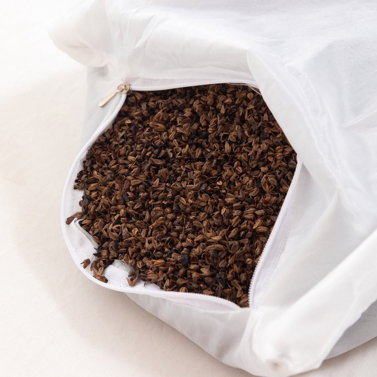 91家纺网 家纺一手货源 找家纺 大熊枕芯 2025新款全棉小熊荞麦枕头枕芯 慵懒熊荞麦枕-蓝