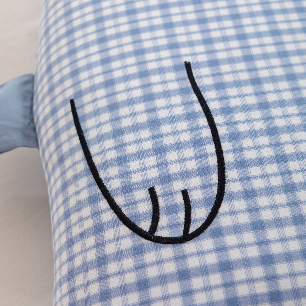 91家纺网 家纺一手货源 找家纺 大熊枕芯 2025新款全棉小熊荞麦枕头枕芯 慵懒熊荞麦枕-蓝