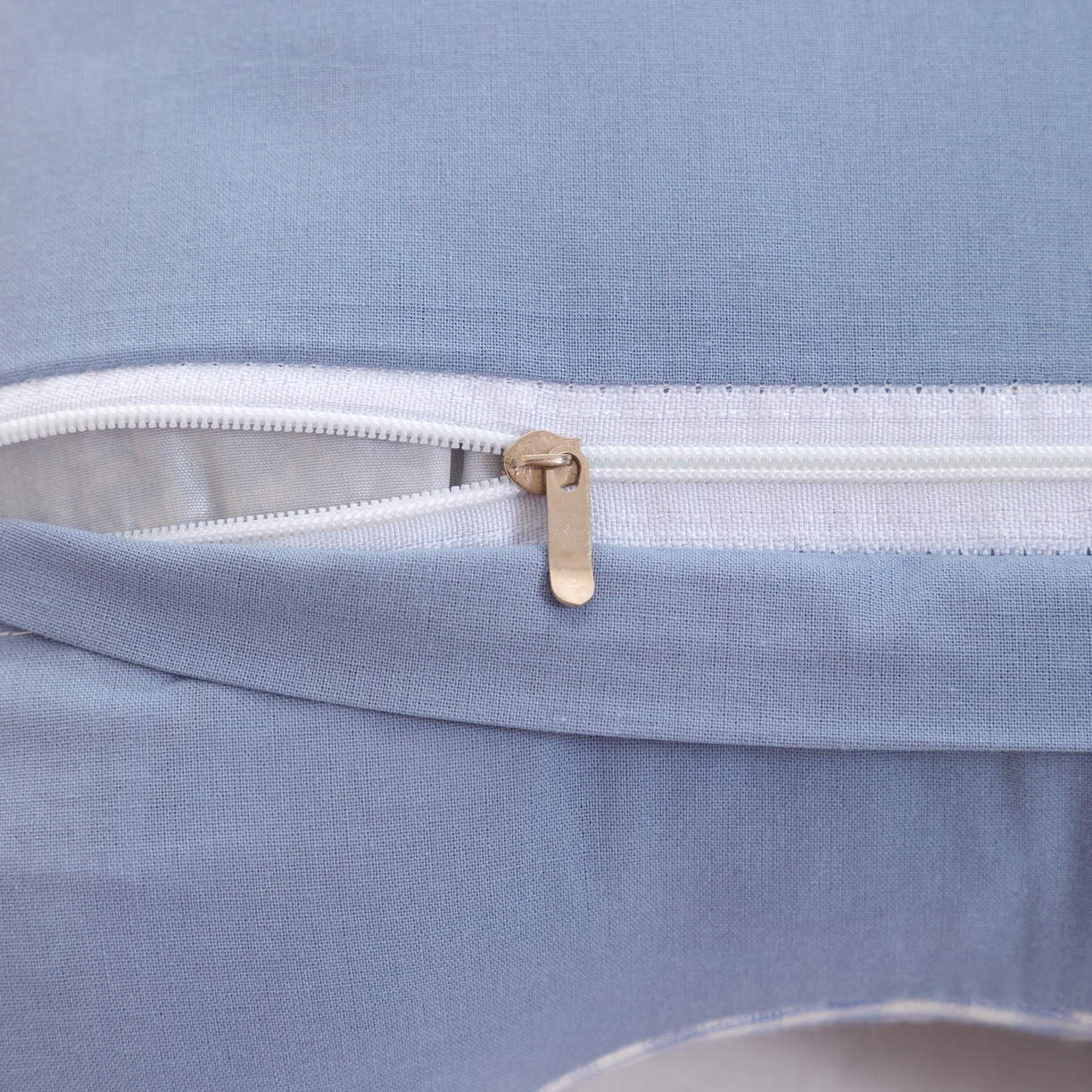 91家纺网 家纺一手货源 找家纺 大熊枕芯 2025新款全棉小熊荞麦枕头枕芯 慵懒熊荞麦枕-蓝