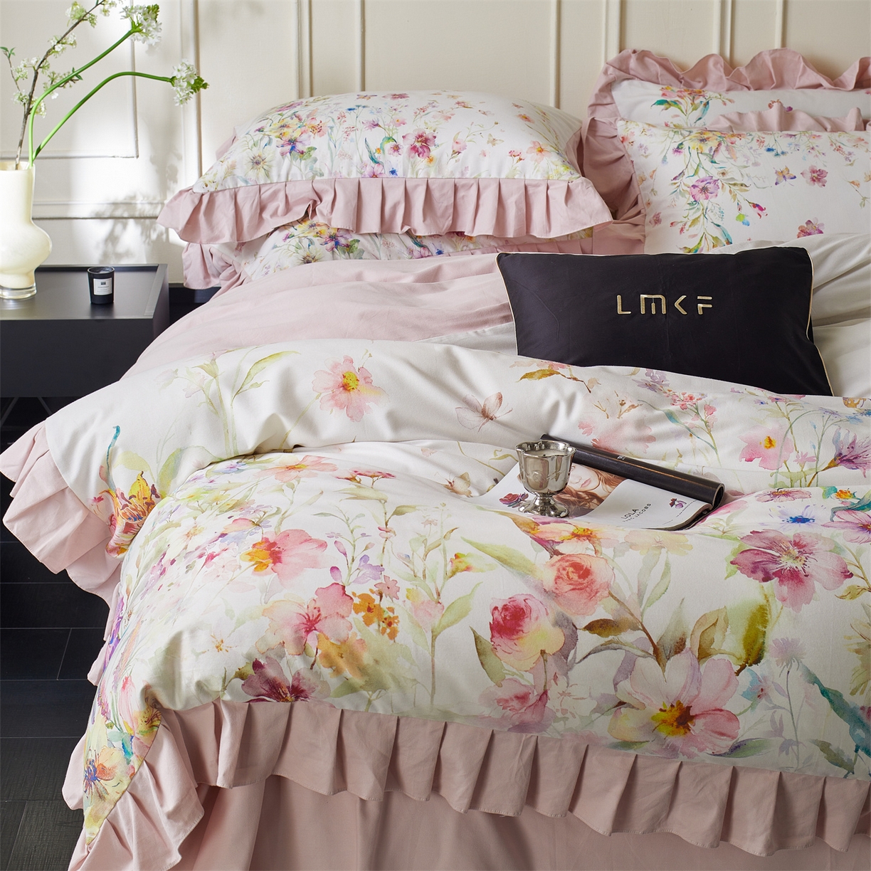 91家纺网 家纺一手货源 找家纺 蓝米卡夫 2025秋冬-全棉生态磨毛数码印花-大版花边（礼盒包装）-拍摄风格1 提供买家秀 可可托海-杏粉