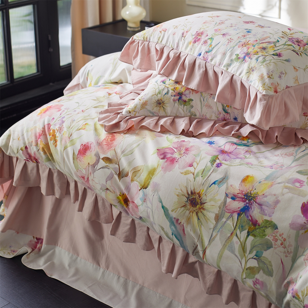 91家纺网 家纺一手货源 找家纺 蓝米卡夫 2025秋冬-全棉生态磨毛数码印花-大版花边（礼盒包装）-拍摄风格1 提供买家秀 可可托海-杏粉