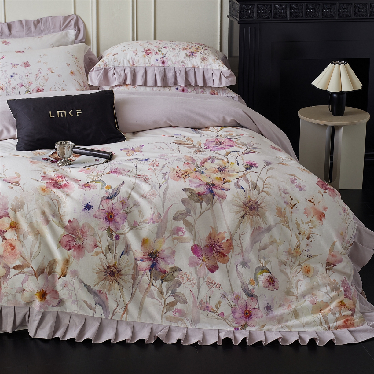 91家纺网 家纺一手货源 找家纺 蓝米卡夫 2025秋冬-全棉生态磨毛数码印花-大版花边（礼盒包装）-拍摄风格1 提供买家秀 可可托海-淡紫