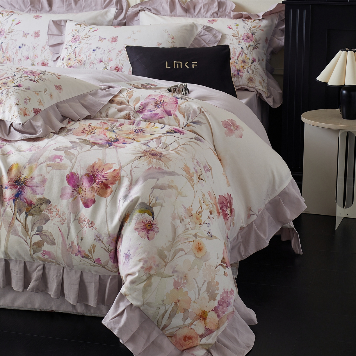 91家纺网 家纺一手货源 找家纺 蓝米卡夫 2025秋冬-全棉生态磨毛数码印花-大版花边（礼盒包装）-拍摄风格1 提供买家秀 可可托海-淡紫