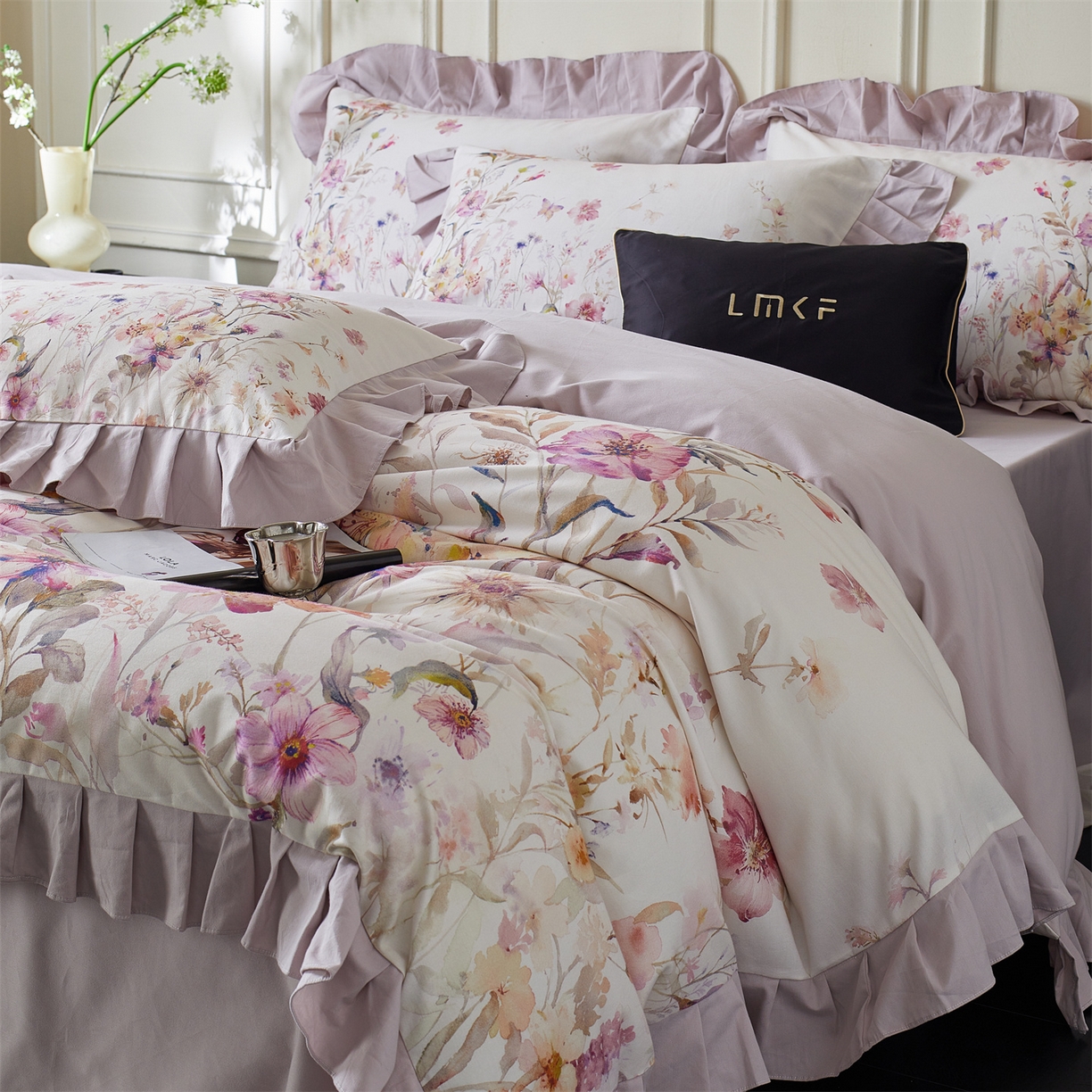 91家纺网 家纺一手货源 找家纺 蓝米卡夫 2025秋冬-全棉生态磨毛数码印花-大版花边（礼盒包装）-拍摄风格1 提供买家秀 可可托海-淡紫