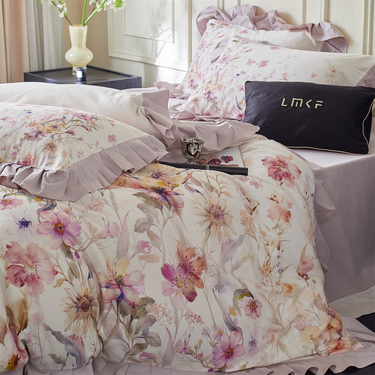 91家纺网 家纺一手货源 找家纺 蓝米卡夫 2025秋冬-全棉生态磨毛数码印花-大版花边（礼盒包装）-拍摄风格1 提供买家秀 可可托海-淡紫