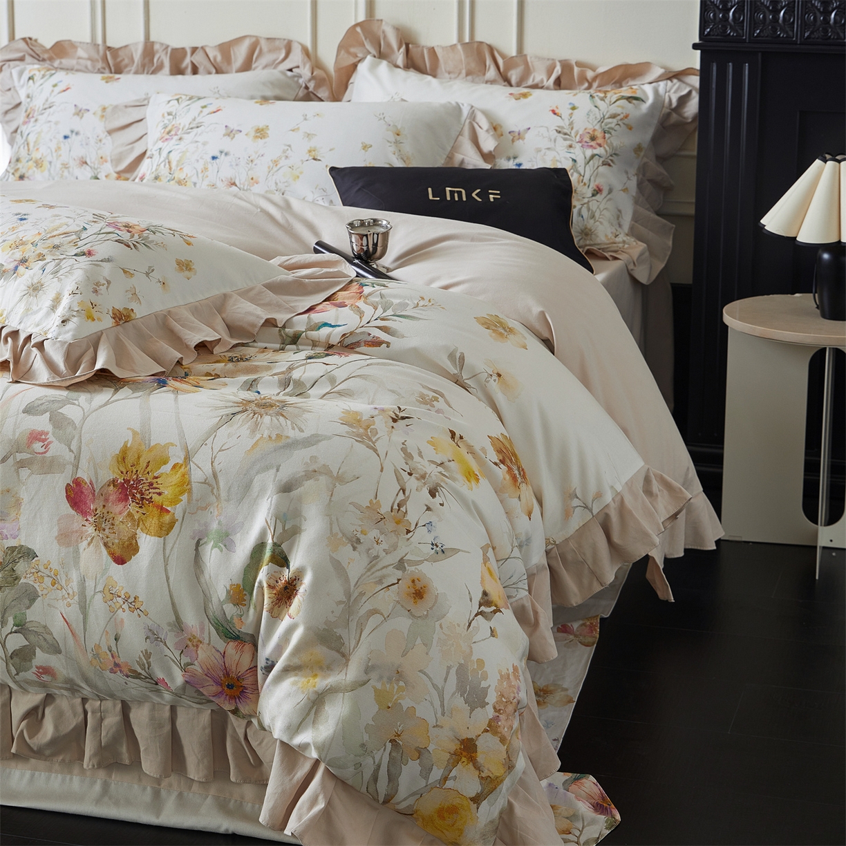 91家纺网 家纺一手货源 找家纺 蓝米卡夫 2025秋冬-全棉生态磨毛数码印花-大版花边（礼盒包装）-拍摄风格1 提供买家秀 可可托海-浅驼