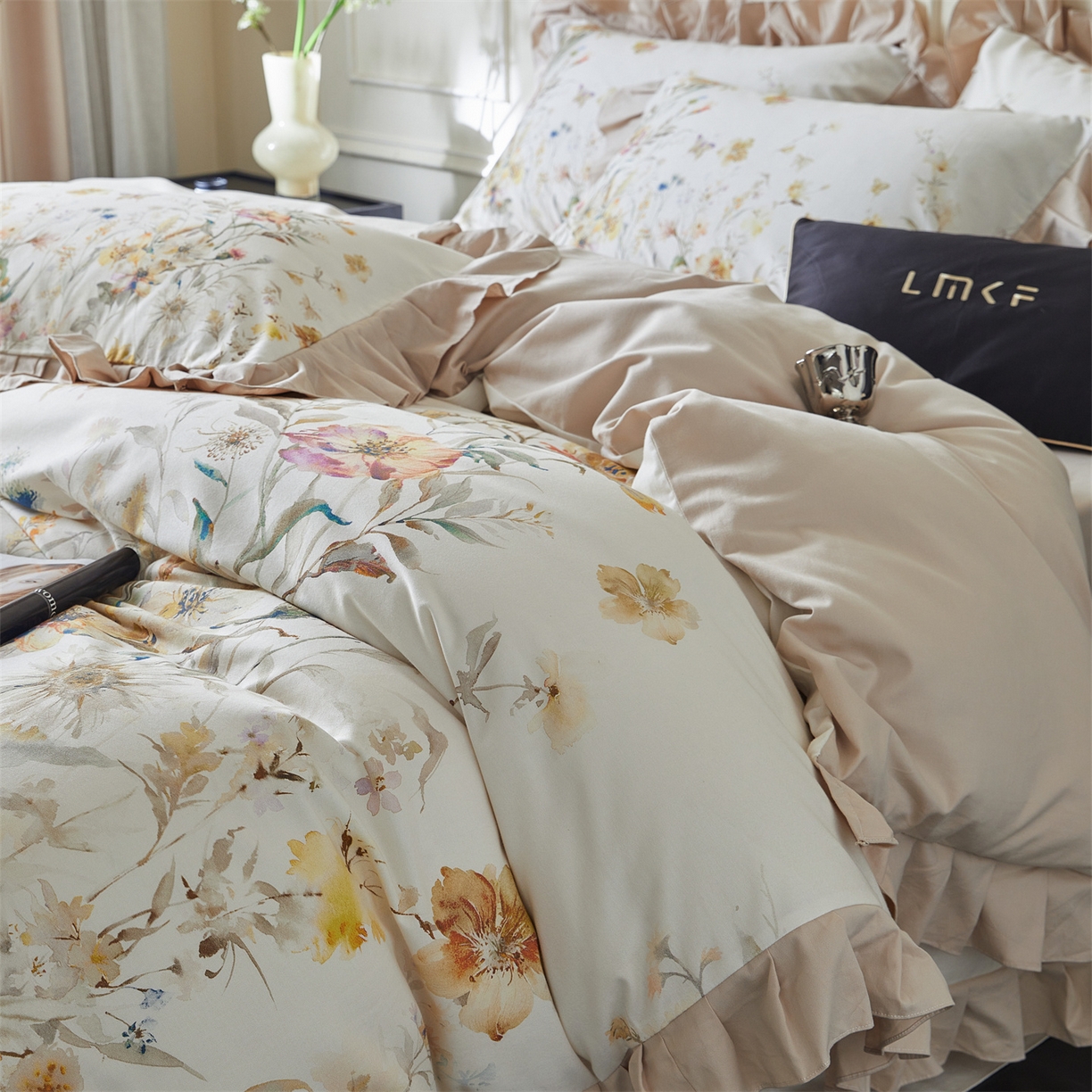 91家纺网 家纺一手货源 找家纺 蓝米卡夫 2025秋冬-全棉生态磨毛数码印花-大版花边（礼盒包装）-拍摄风格1 提供买家秀 可可托海-浅驼