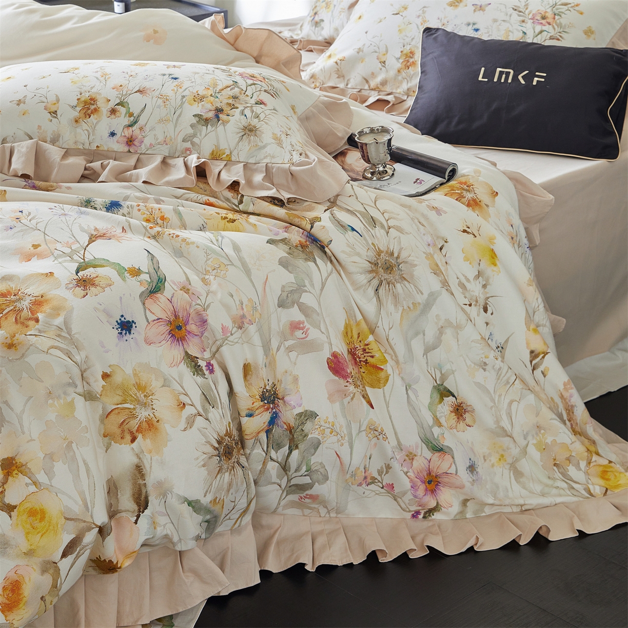 91家纺网 家纺一手货源 找家纺 蓝米卡夫 2025秋冬-全棉生态磨毛数码印花-大版花边（礼盒包装）-拍摄风格1 提供买家秀 可可托海-浅驼