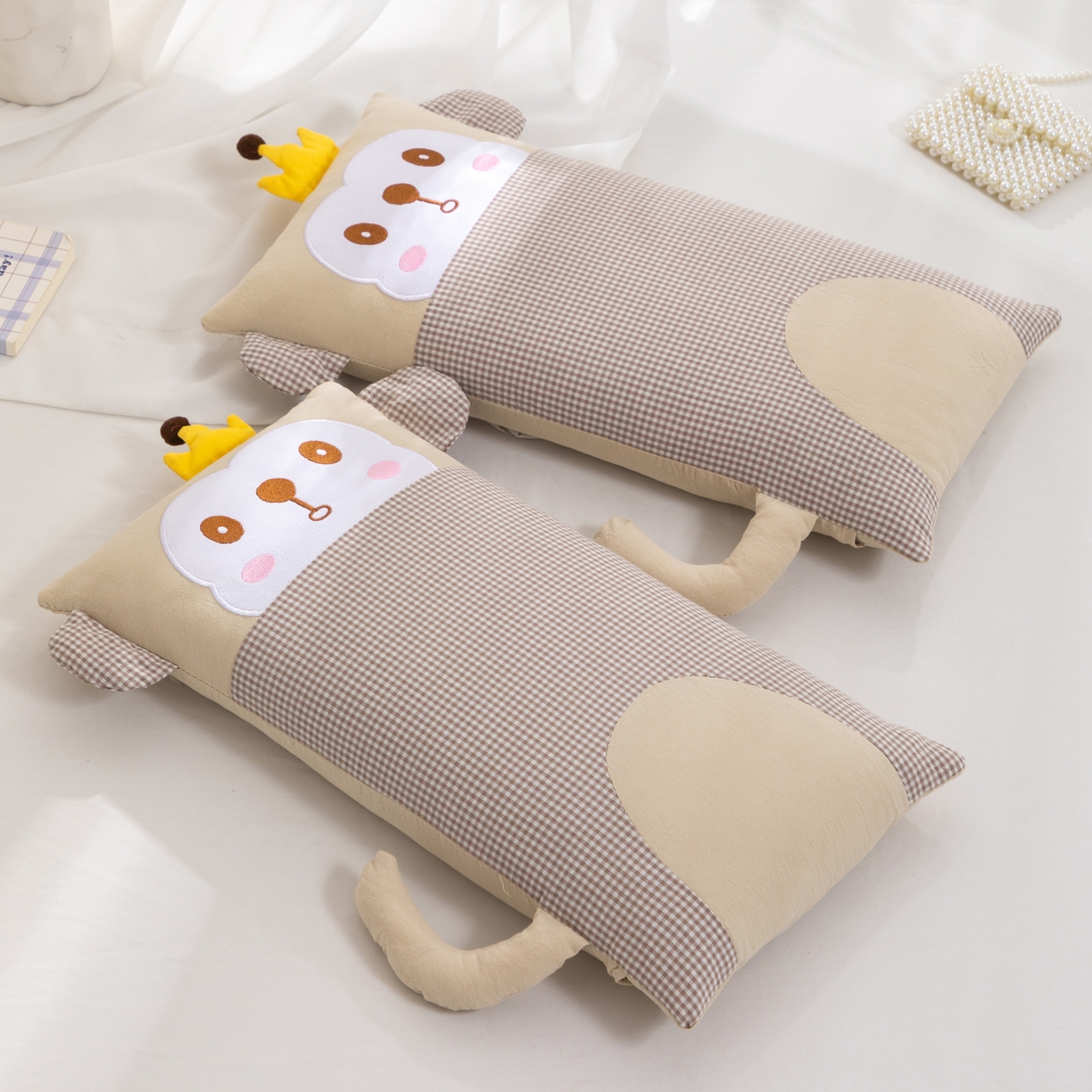 91家纺网 家纺一手货源 找家纺 大熊枕芯 2025新款贴布绣卡通荞麦枕头枕芯 咖色-小皮猴