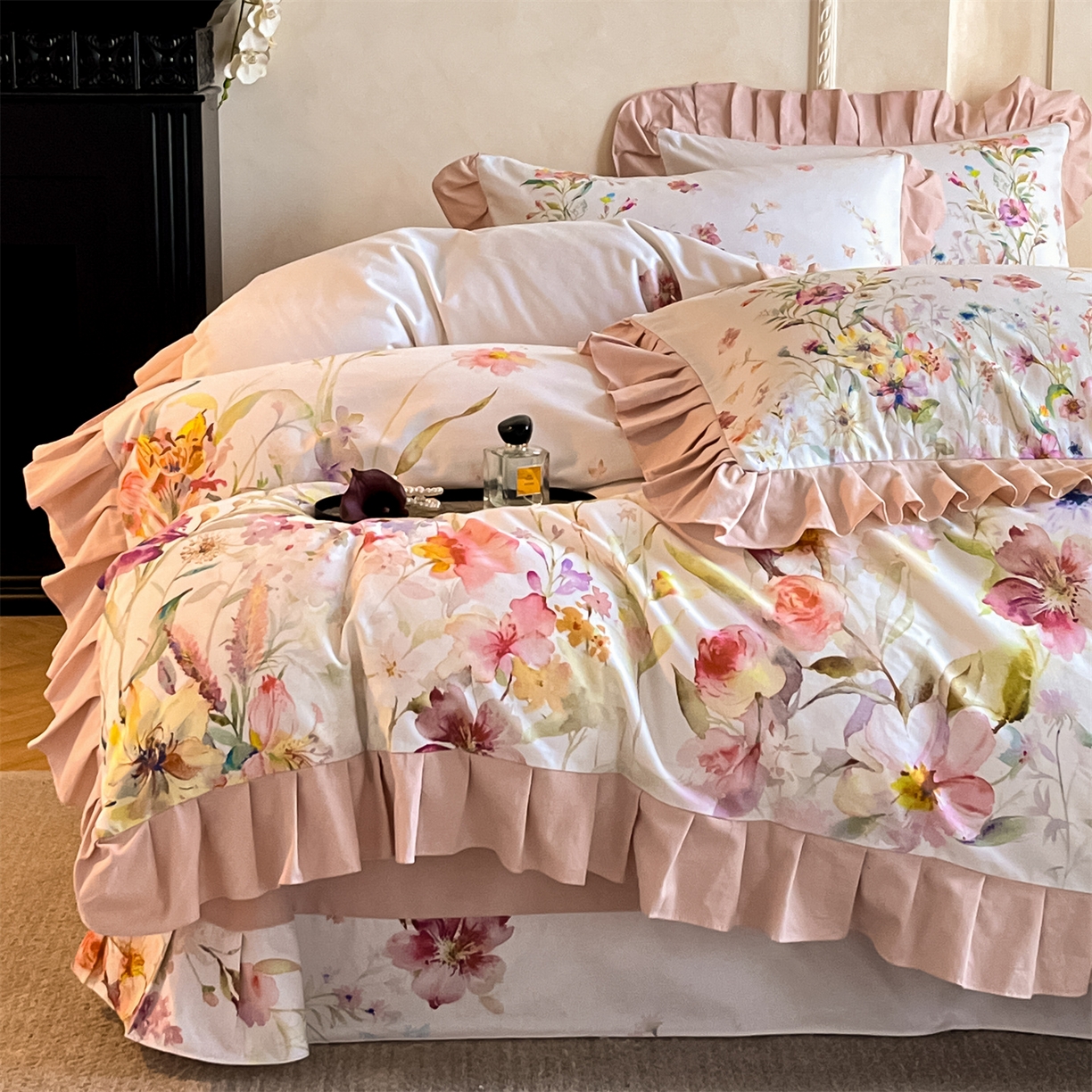 91家纺网 家纺一手货源 找家纺 （总）蓝米卡夫 2025秋冬-全棉生态磨毛数码印花-大版花边（礼盒包装）-拍摄风格2 提供买家秀