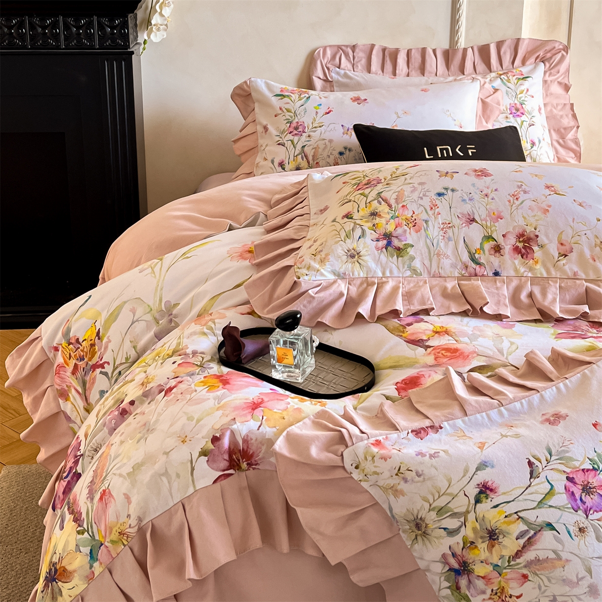 91家纺网 家纺一手货源 找家纺 （总）蓝米卡夫 2025秋冬-全棉生态磨毛数码印花-大版花边（礼盒包装）-拍摄风格2 提供买家秀