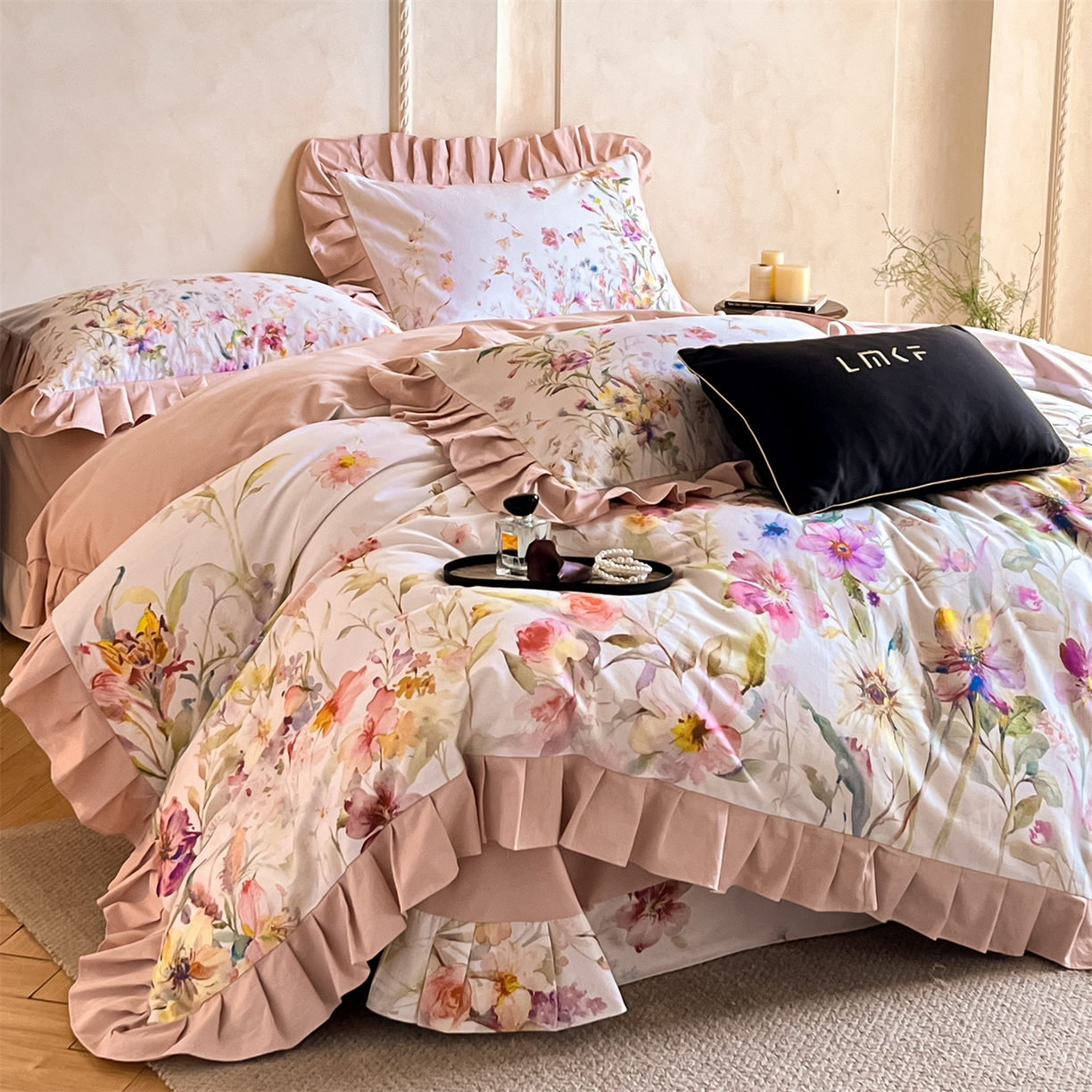 91家纺网 家纺一手货源 找家纺 （总）蓝米卡夫 2025秋冬-全棉生态磨毛数码印花-大版花边（礼盒包装）-拍摄风格2 提供买家秀