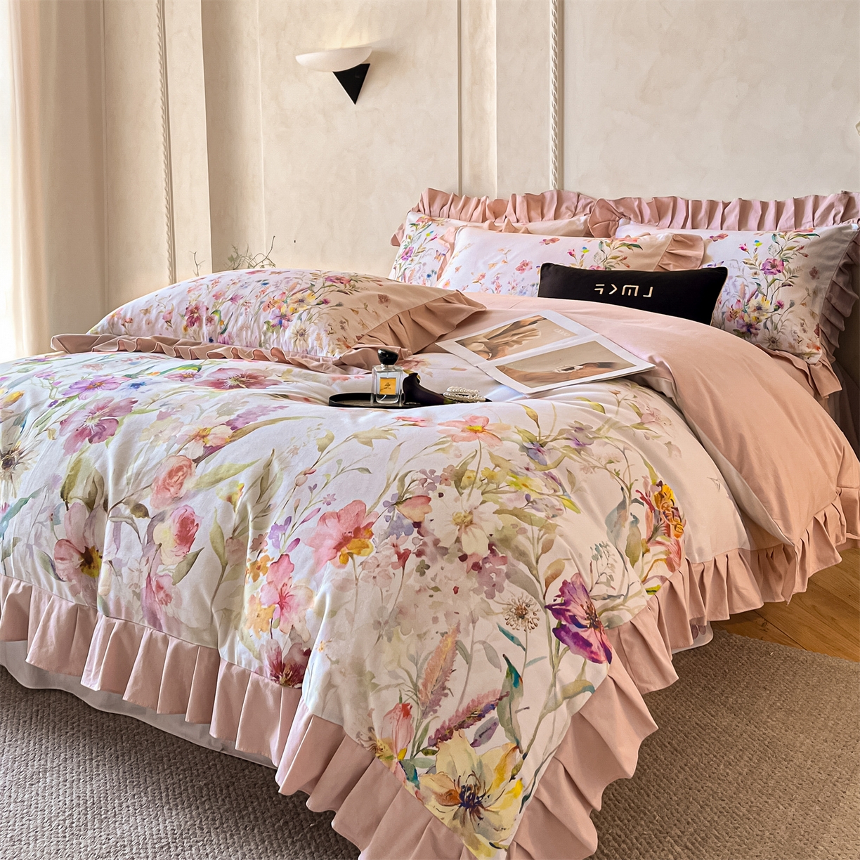 91家纺网 家纺一手货源 找家纺 （总）蓝米卡夫 2025秋冬-全棉生态磨毛数码印花-大版花边（礼盒包装）-拍摄风格2 提供买家秀