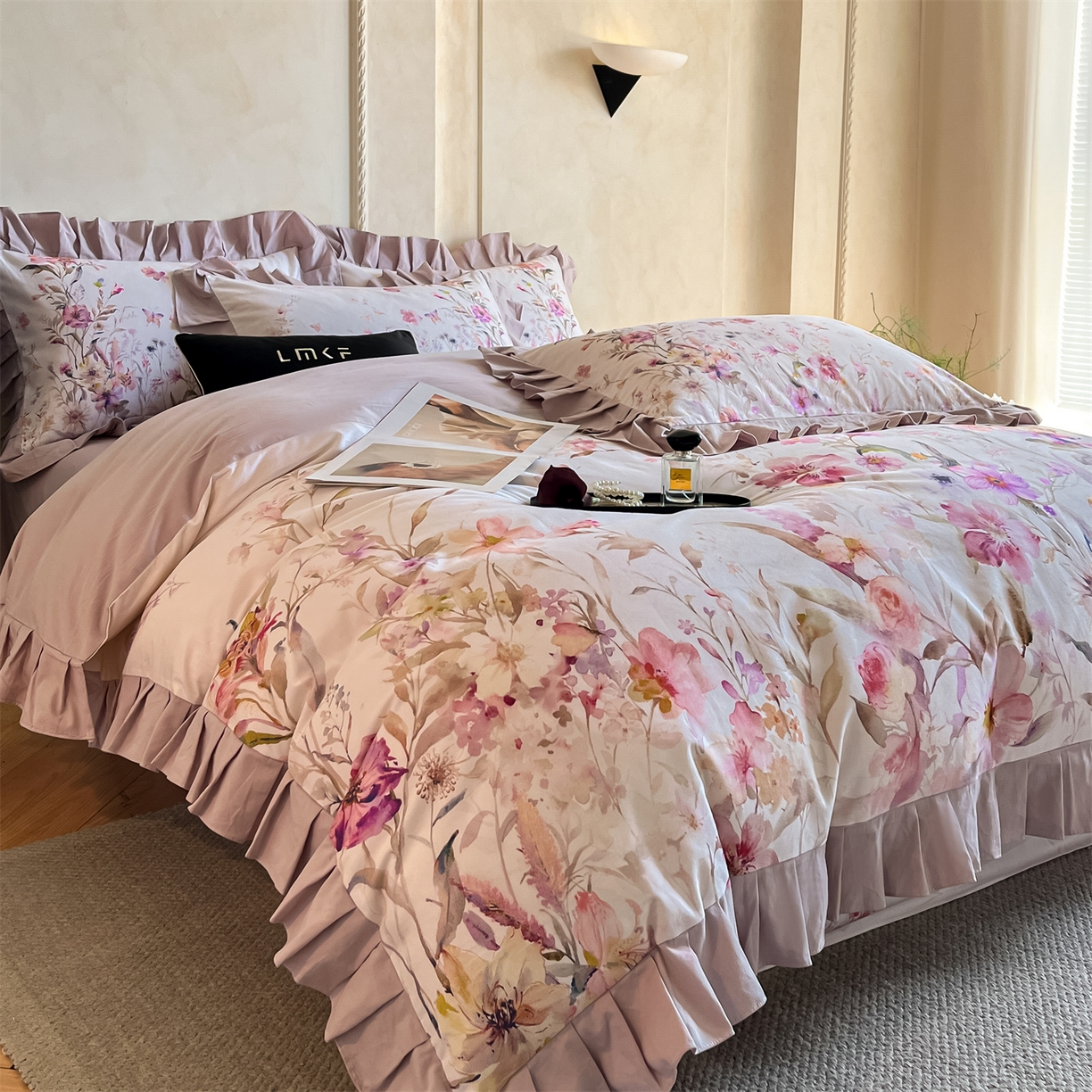 91家纺网 家纺一手货源 找家纺 （总）蓝米卡夫 2025秋冬-全棉生态磨毛数码印花-大版花边（礼盒包装）-拍摄风格2 提供买家秀