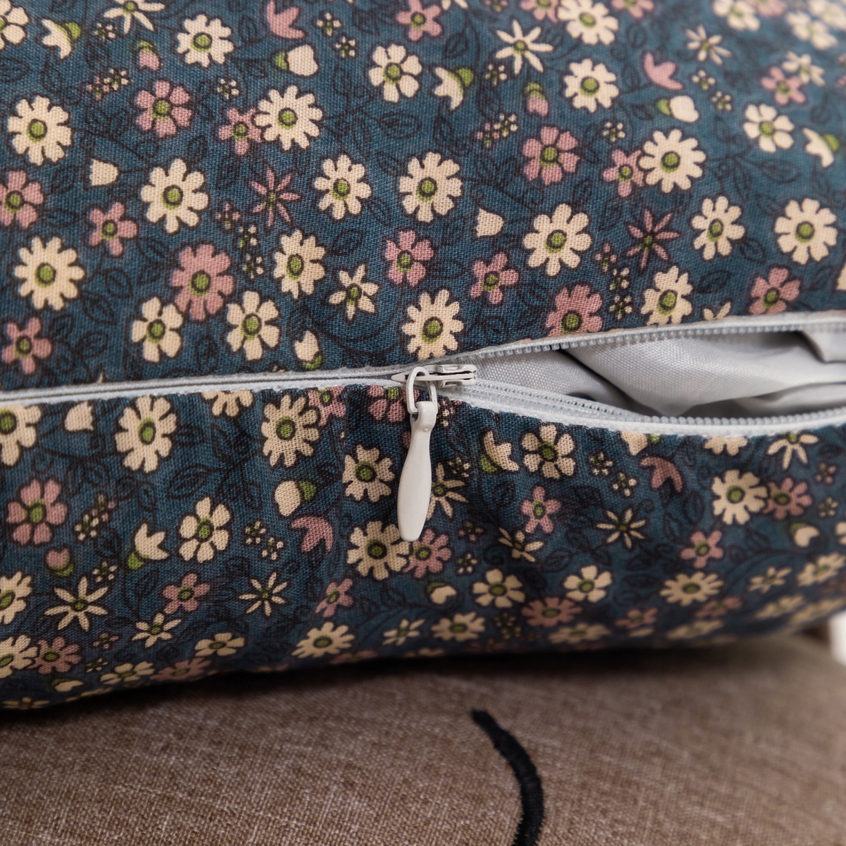 91家纺网 家纺一手货源 找家纺 大熊枕芯 2025新款招财猫荞麦枕头枕芯 招财猫-灰