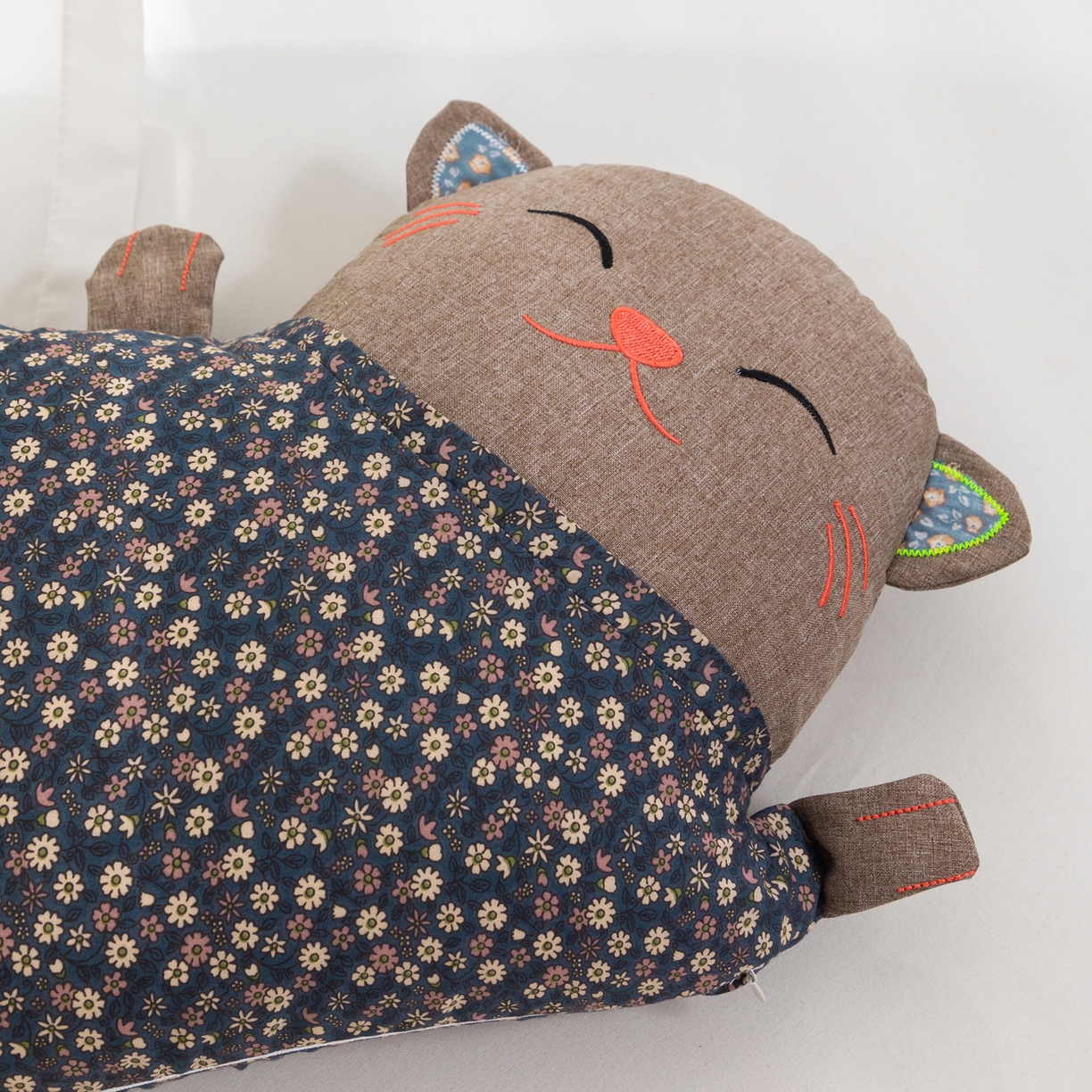 91家纺网 家纺一手货源 找家纺 大熊枕芯 2025新款招财猫荞麦枕头枕芯 招财猫-灰